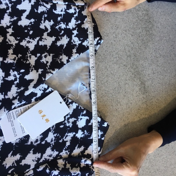 Classy Midi Dress - Picture 4 of 4